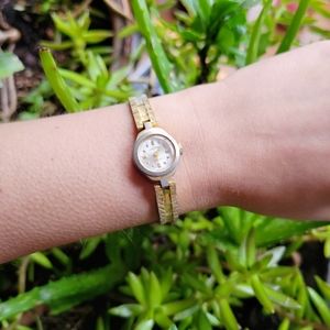 Vintage Swiss Ackro 17 Jewels Classic Dainty Gold & Silver Watch